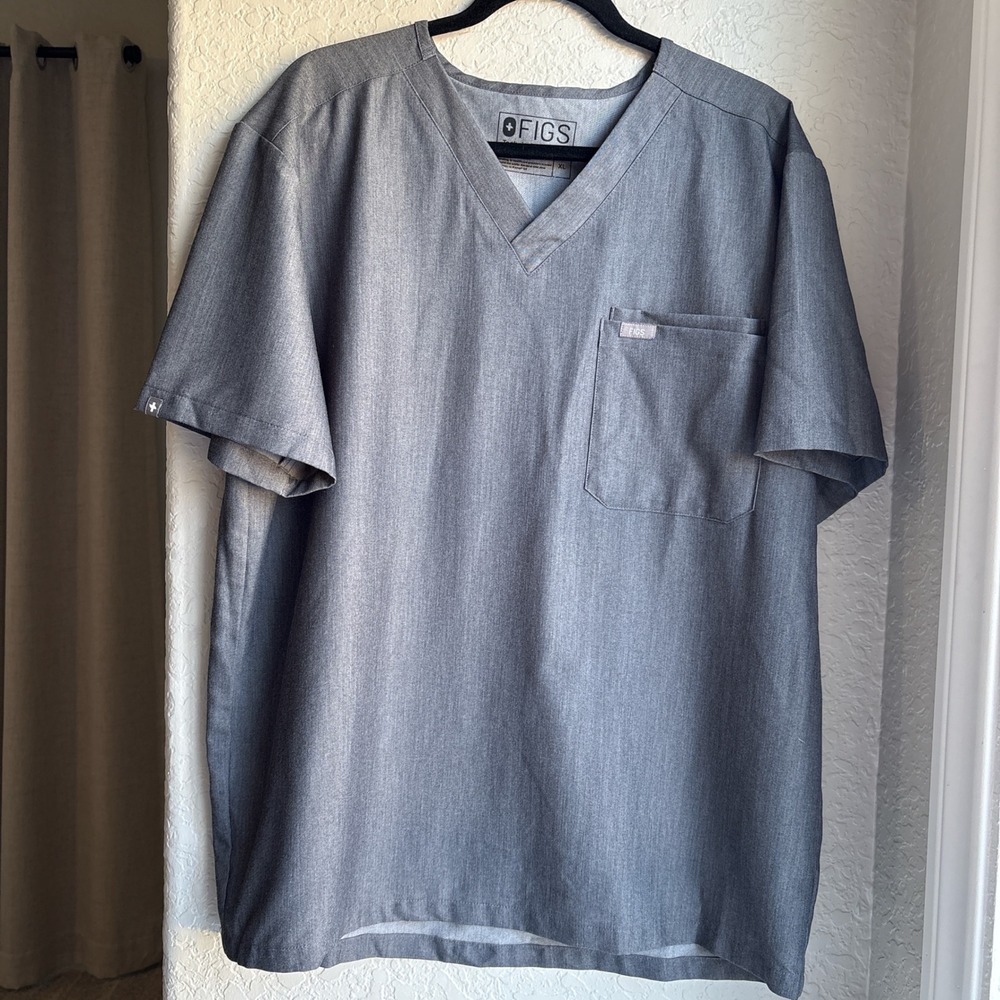 FIGS Mens‎ XL Gray Scrub Top Graphite V-Neck Short Sleeve Technical Three Pocket